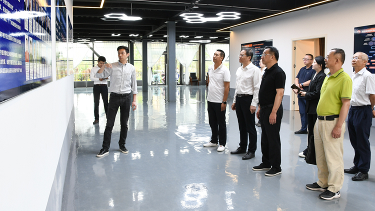 省政協(xié)副主席、省工商聯(lián)主席高峰調(diào)研聯(lián)誠(chéng)科技集團(tuán)